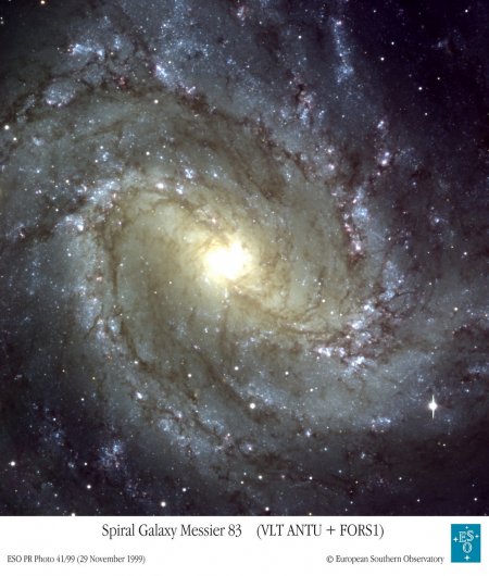 M83:      VLT